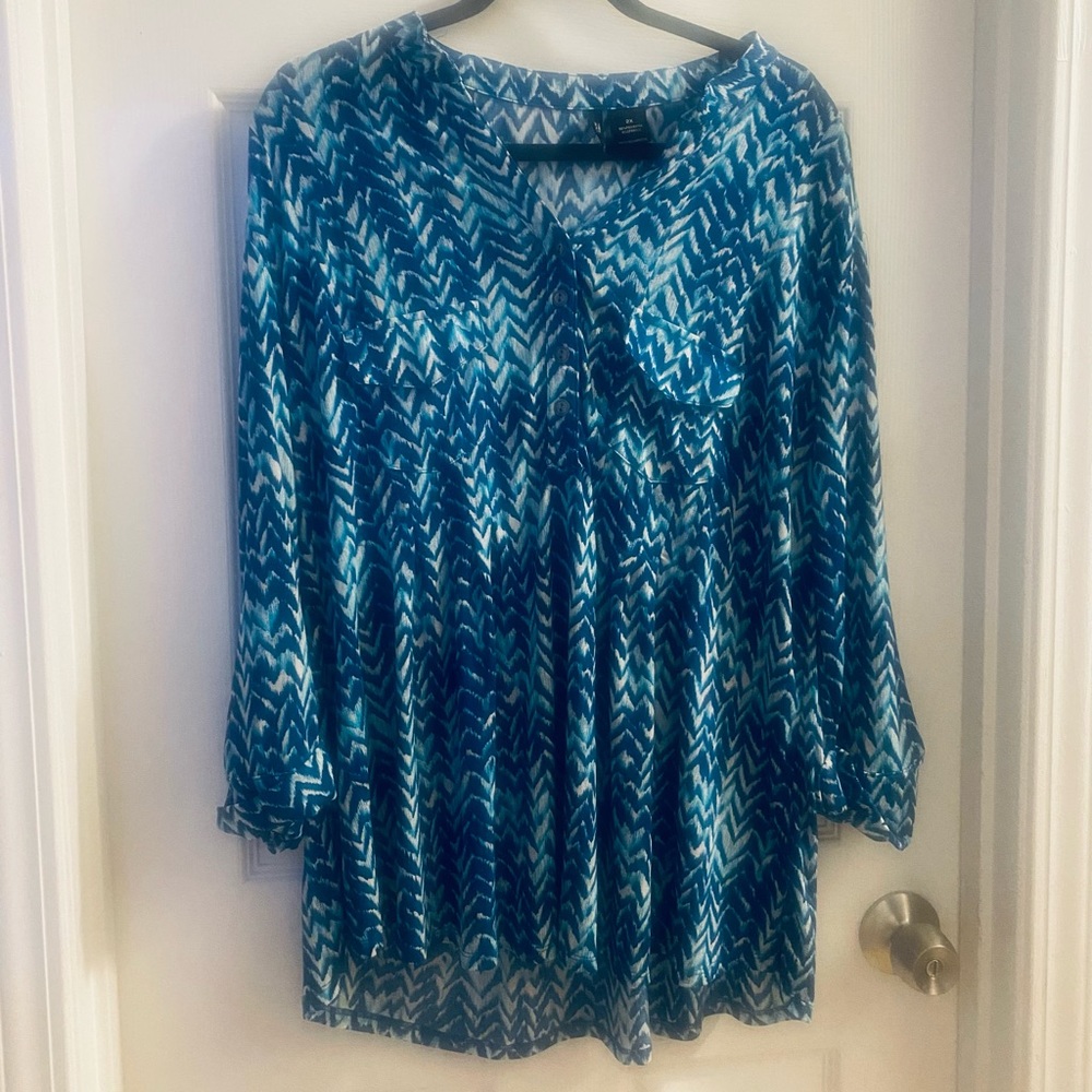 Women’s plus size tunic style blouse